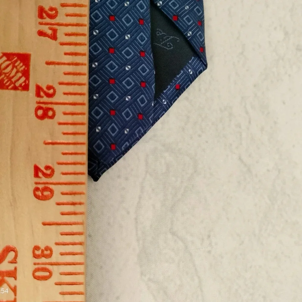Tie Rack inches good